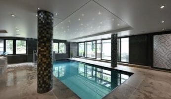 Plafond tendu avec spots lumineux intégrés
