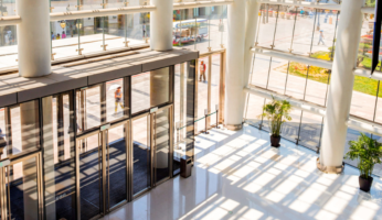 Porte automatique battante